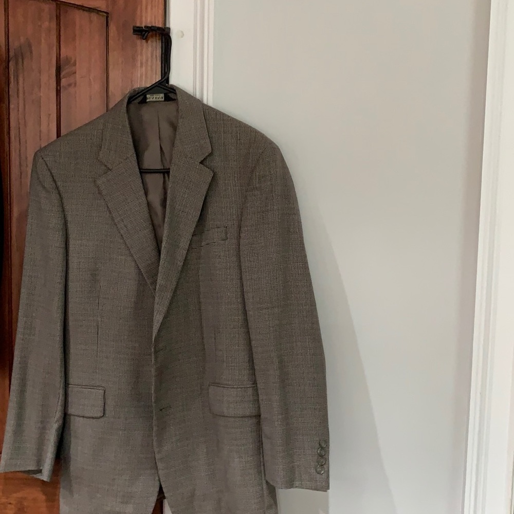 Men’s suit worn 1x